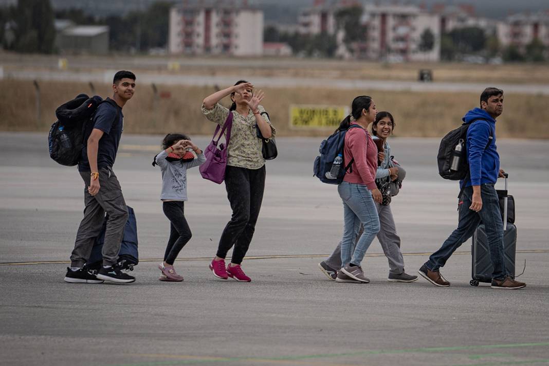 Erzurum’da zorunlu iniş yapan uçak, Hindistan’a döndü 8